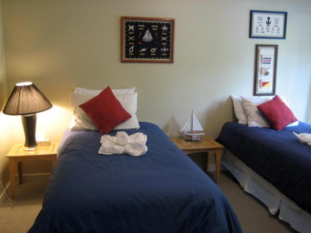 The Lodge At Weir'S Beach Metchosin Szoba fotó